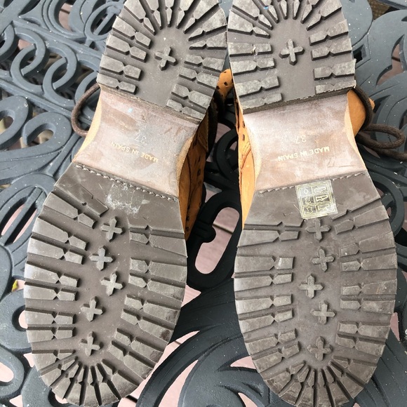 Lace up leather ankle boots - Picture 9 of 10